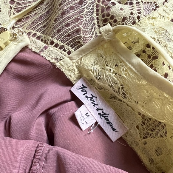 For love and lemons yellow lace dress - Picture 3 of 4